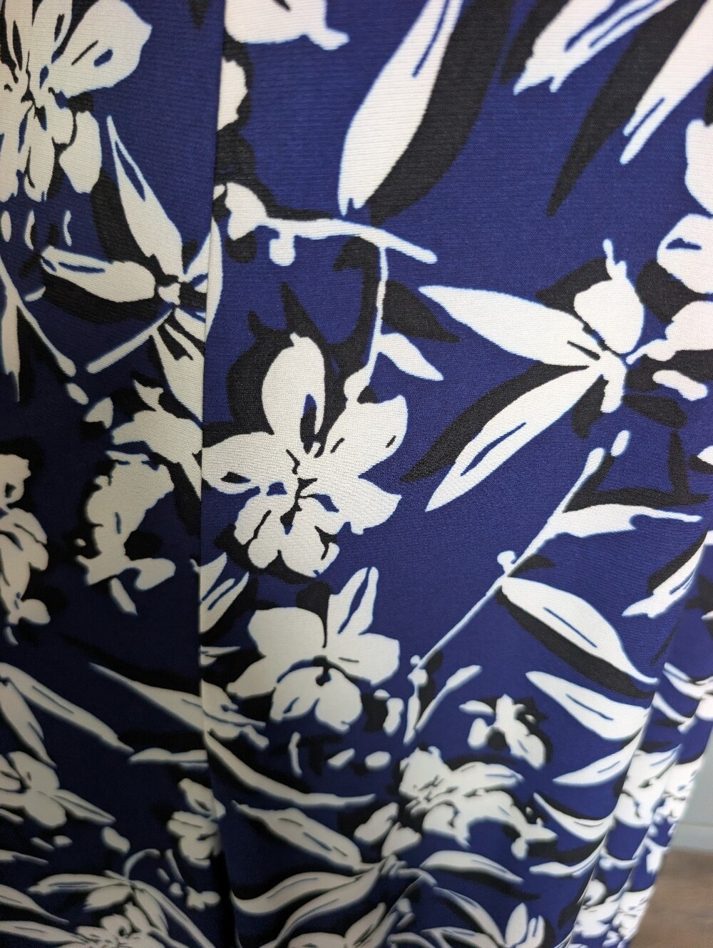 Chaps Women's Navy Blue Floral V-Neck Dress - Picture 11 of 12